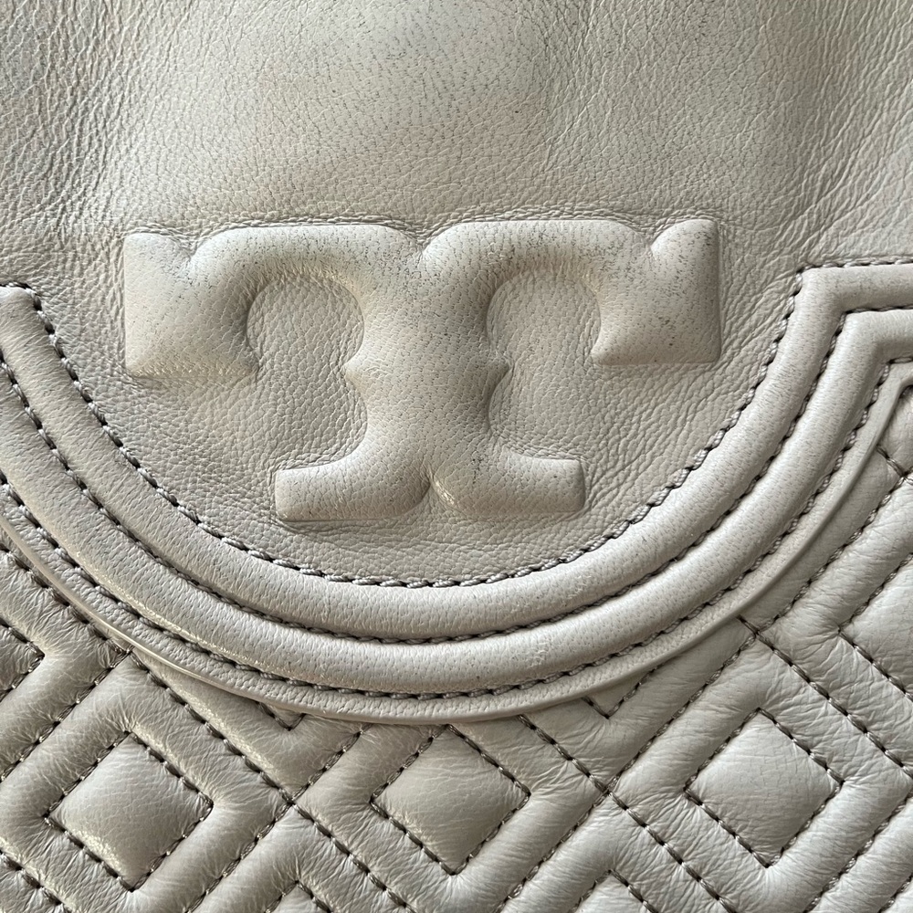 Tory Burch Cream Fleming Swingpack Quilted Bag - Picture 12 of 13
